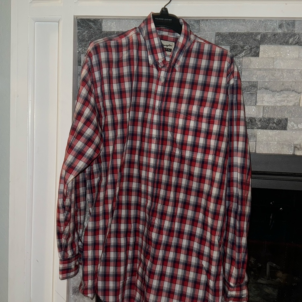 Men’s XL Tall Wrangler Riata Button Up shirt